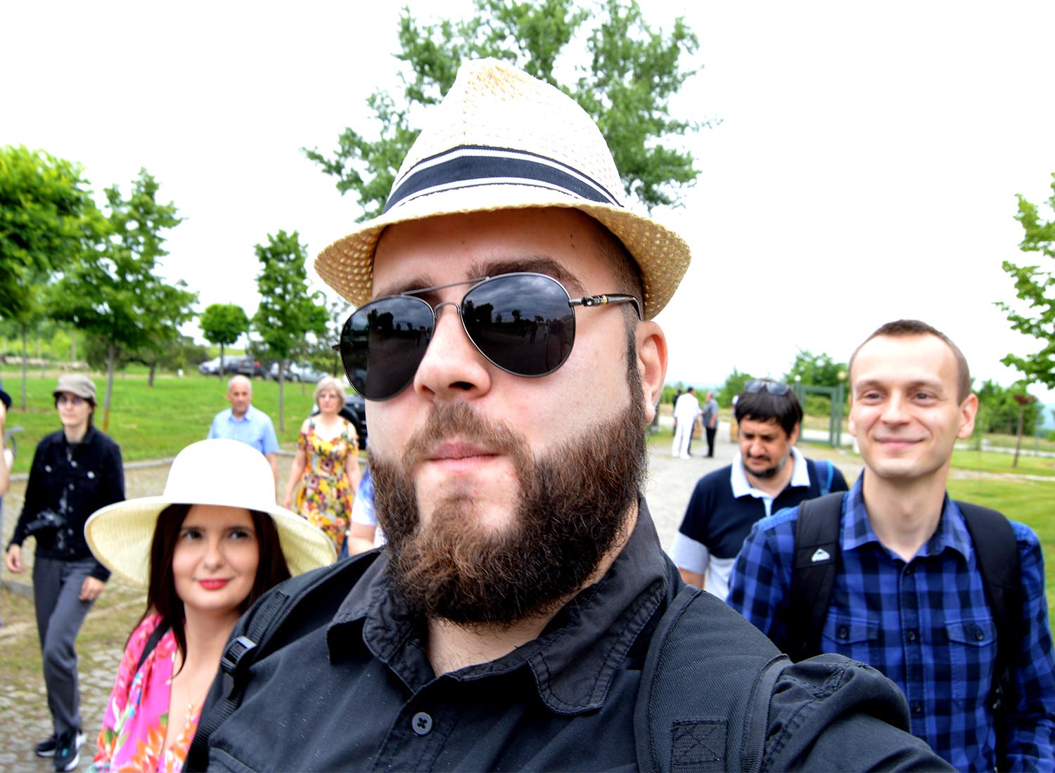  Selfie cu DSLR-ul - Nici nu mi-am scos bine aparatul că deja ceilalți bloggeri au pus ochii pe mine 
