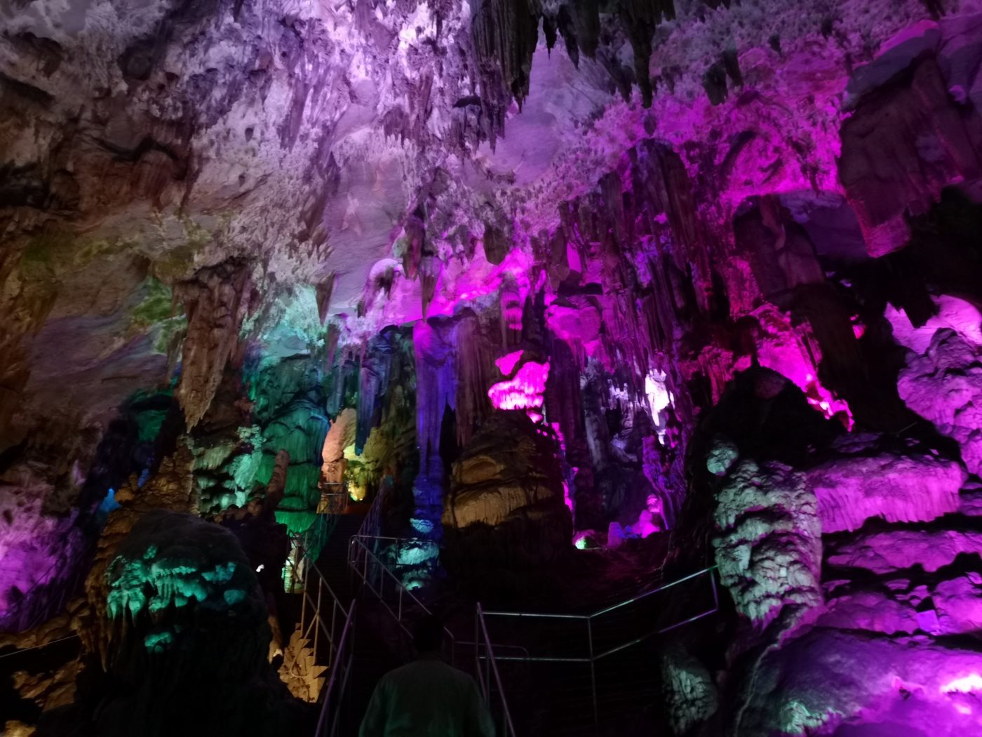Spectacol de lumini colorate-Peștera Ledenika