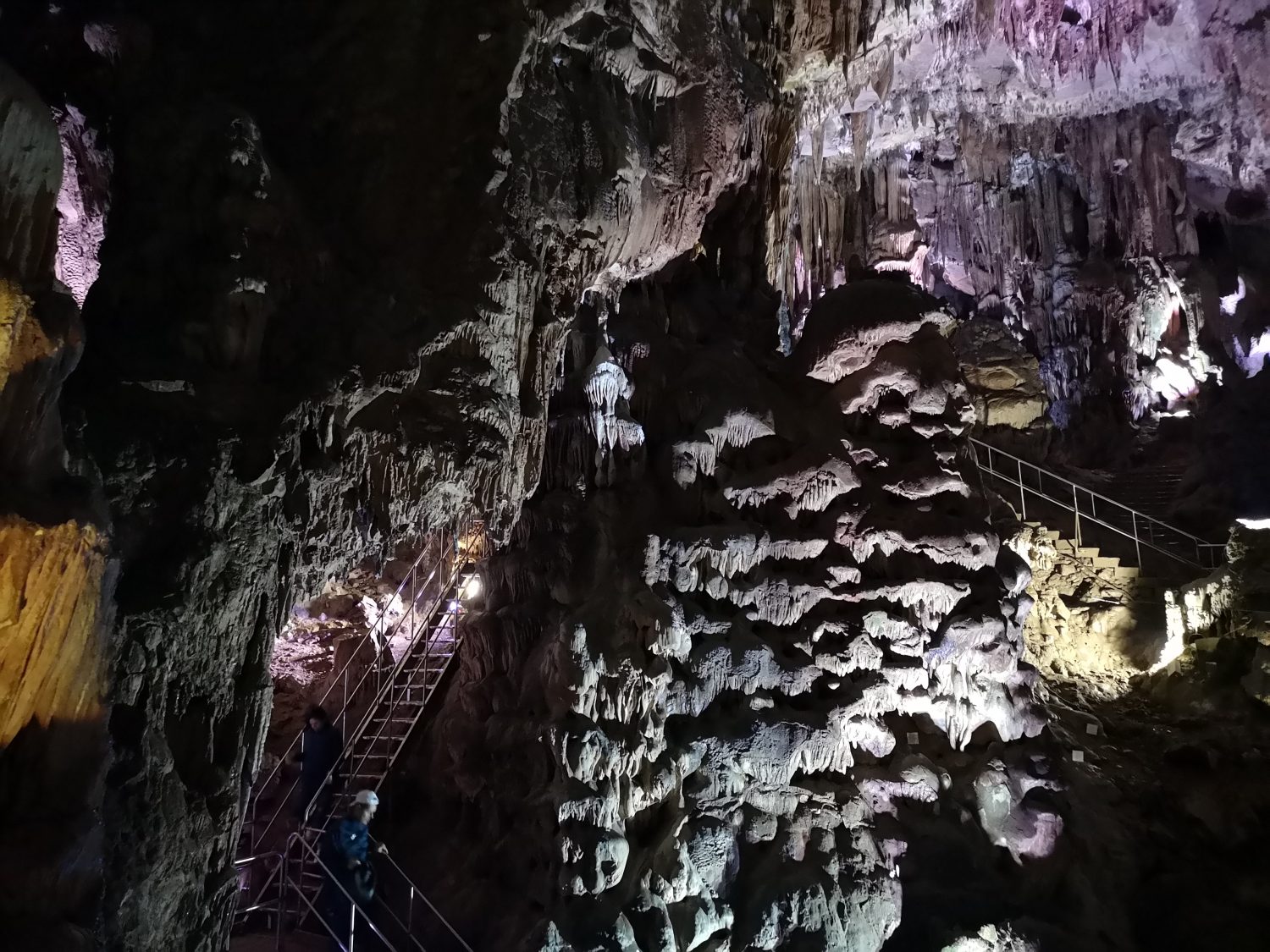 Minunata Peșteră Ledenika  