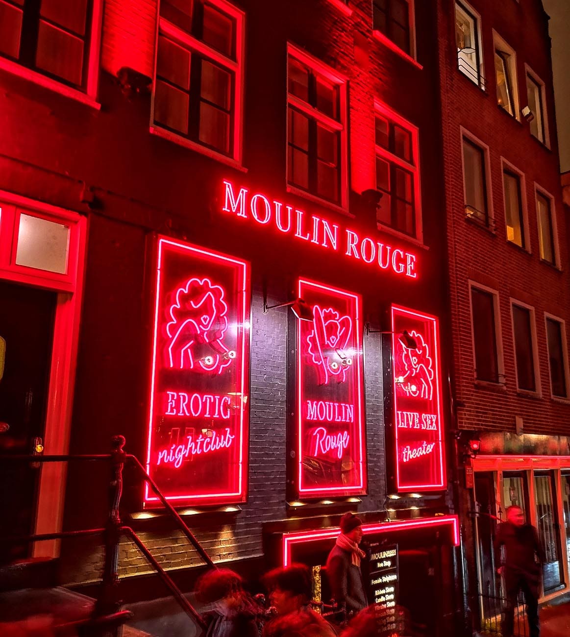 Moulin Rouge in Cartierul Rosu
