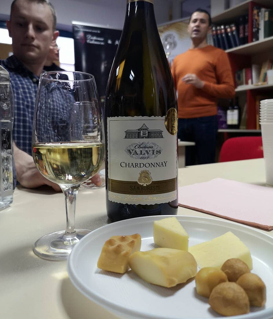 Chardonnay Chateau Valvis și brânzeturi poloneze