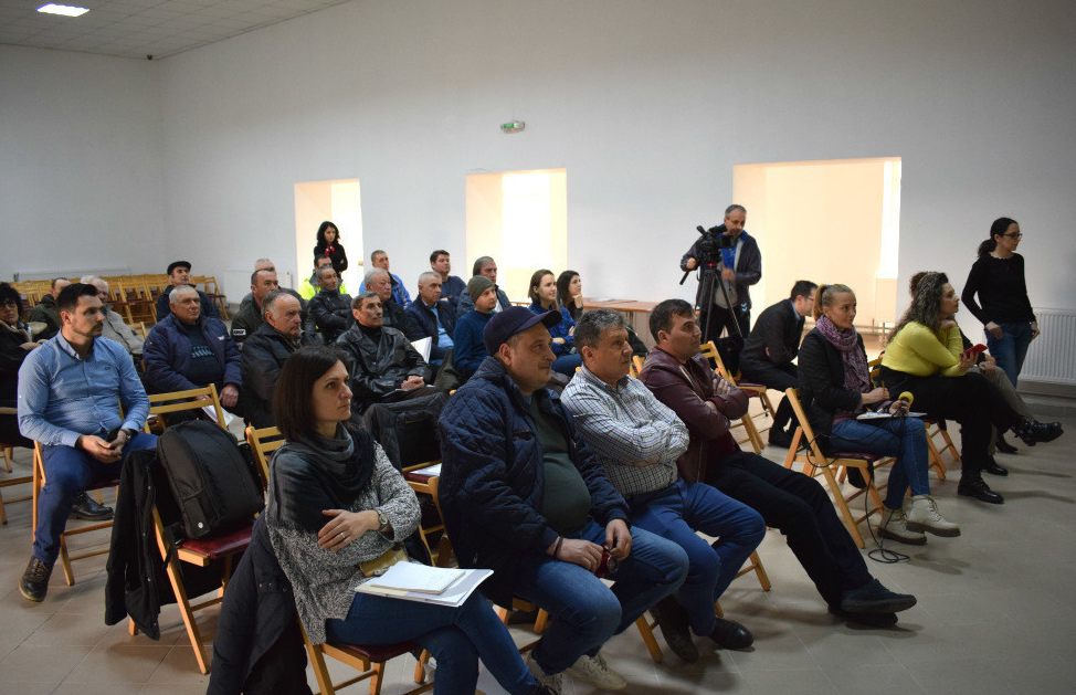 Bloggeri și jurnaliști craioveni prezenți împreună cu localnici la evenimentul de încheiere al proiectului H2O Water la Mischii