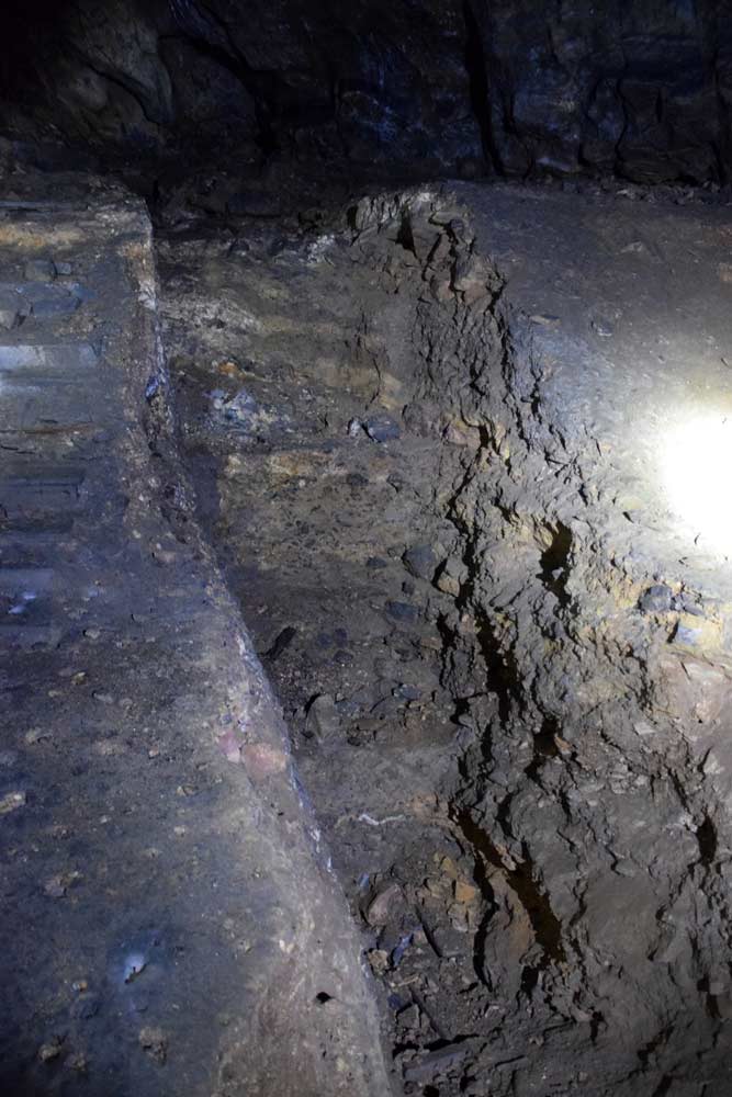 Săpături arheologice în Peștera Curata