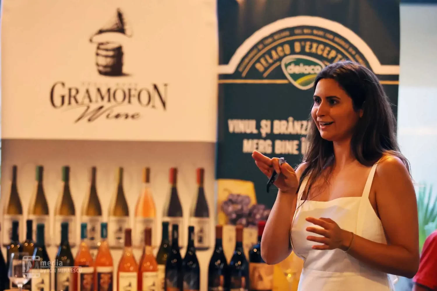 Sabina Stroe-Bibescu, reprezentanta cramei, vorbindu-ne despre vinuri
