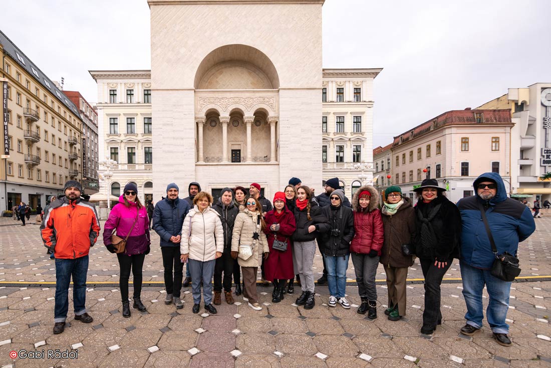 Poză de grup la sfârșitul turului ghidat prin Timișoara