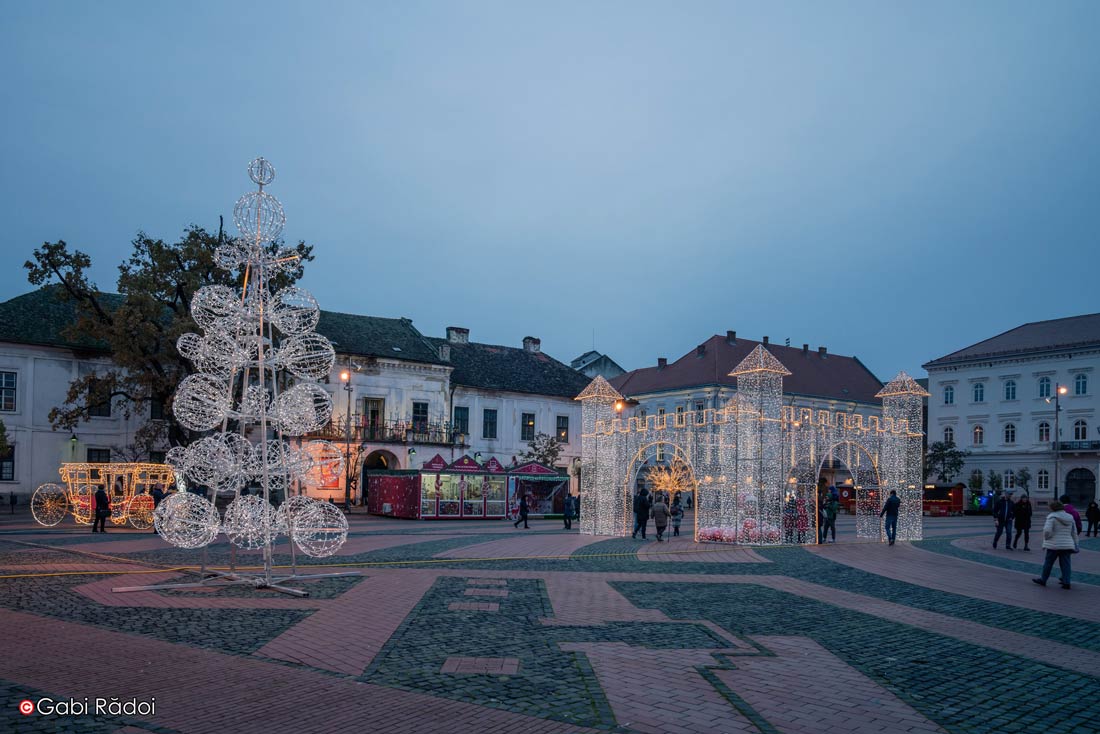 Luminițe în Piața Libertății Timișoara